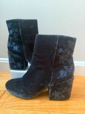 Kenneth Cole Ankle Boots Women’s Blue Renna Floral Embroidered Sz 8.5